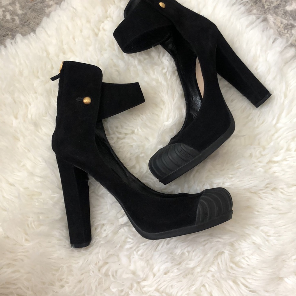 FENDI Runway Décolleté Rubber toe cap Black SUEDE Heels